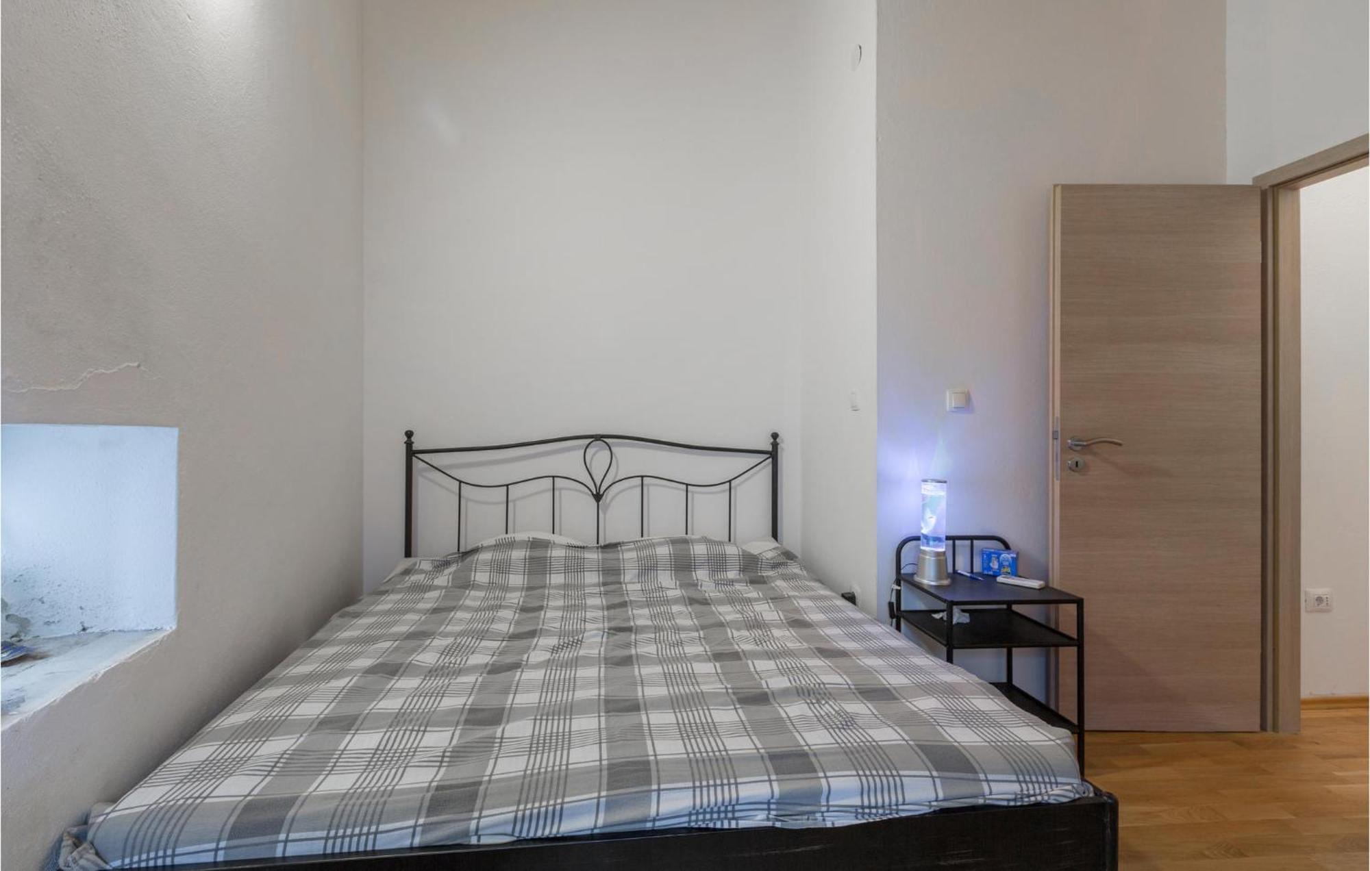 2 Bedroom Stunning Home In 巴莱 外观 照片